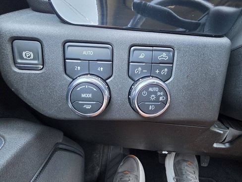 Used 2025 GMC Sierra 1500 SLT AWD/4WD image 11