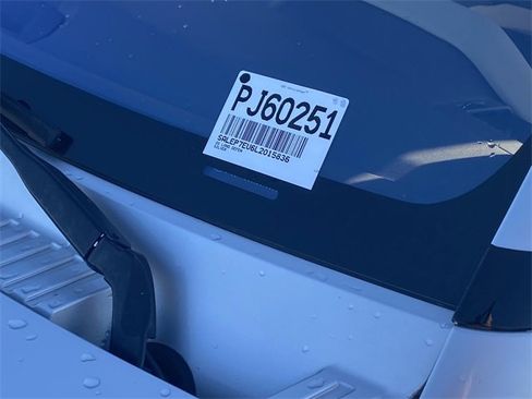 Used 2020 Land Rover Defender 110 SE image 33