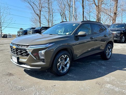 Certified 2024 Chevrolet Trax LT w/ Driver Confidence Package image 3