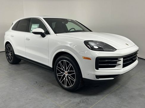 Used 2025 Porsche Cayenne AWD/4WD image 9