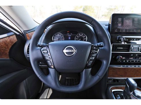 Used 2024 Nissan Armada SL image 15