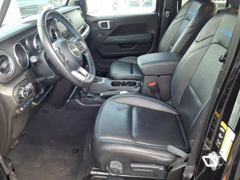 Used 2022 Jeep Wrangler Unlimited Rubicon 4xe w/ Cold Weather Group AWD/4WD image 9