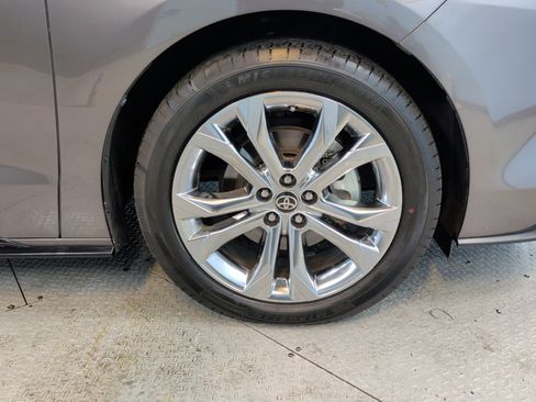 Used 2023 Toyota Sienna Platinum image 13