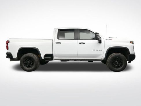 Used 2024 Chevrolet Silverado 2500 ZR2 w/ Technology Package AWD/4WD image 6