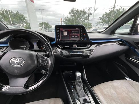 Used 2019 Toyota C-HR XLE FWD image 9