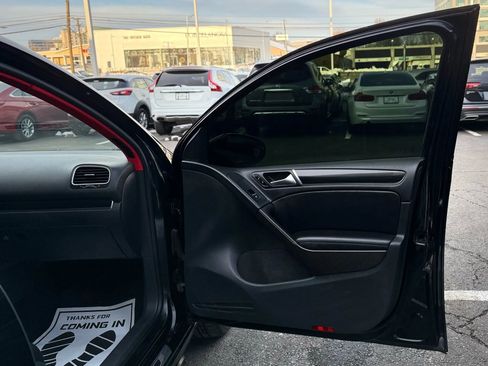 Used 2014 Volkswagen GTI Driver's Edition image 32