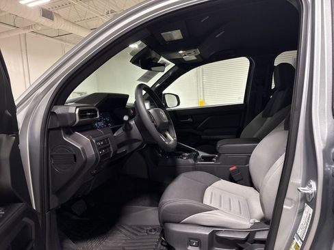 Used 2025 Toyota Tacoma TRD Off-Road AWD/4WD image 19