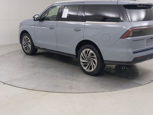 Used 2025 Lincoln Navigator Reserve image 19