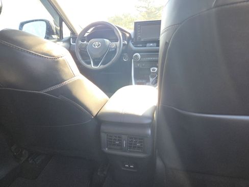 Used 2021 Toyota RAV4 XLE Premium image 24
