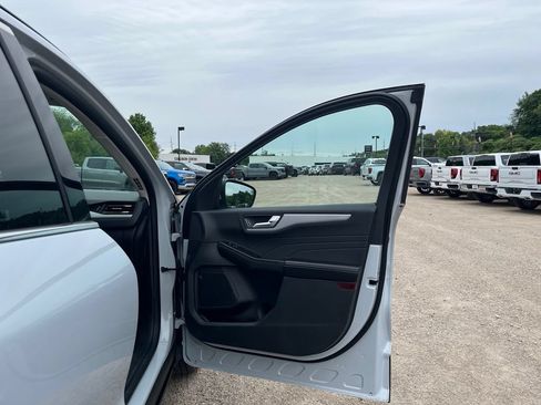 Used 2025 Ford Escape Platinum AWD/4WD image 32