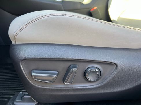 Used 2022 Toyota RAV4 XLE Premium image 28