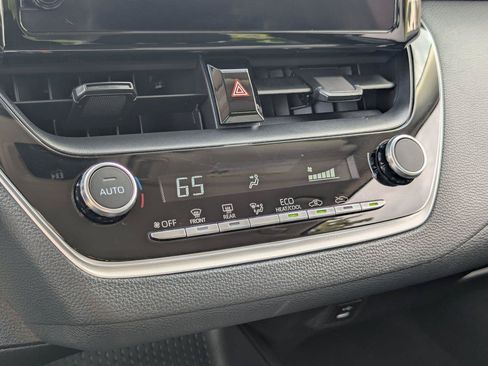 Used 2025 Toyota Corolla LE FWD image 18