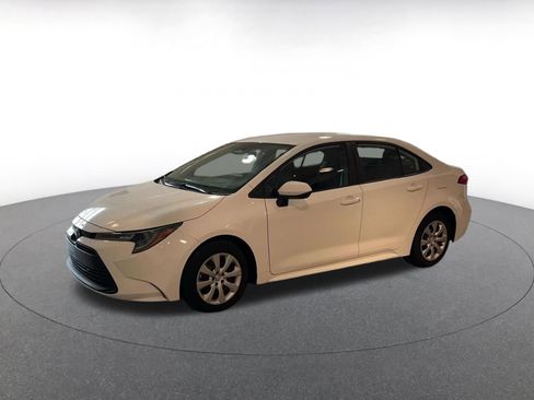 Used 2025 Toyota Corolla LE image 8