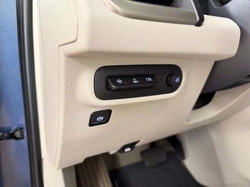 Used 2024 GMC Terrain Denali w/ Denali Premium Package AWD/4WD image 18