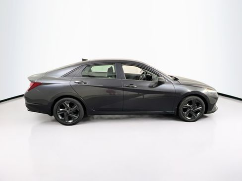 Used 2023 Hyundai Elantra SEL w/ Convenience Package FWD image 4