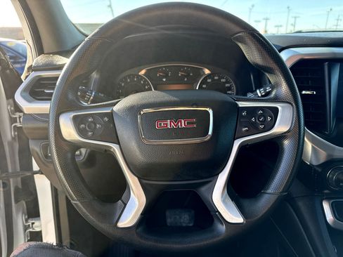 Used 2023 GMC Acadia SLE image 17