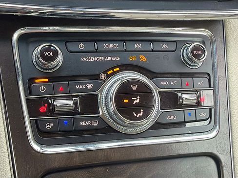 Used 2020 Lincoln Continental AWD w/ Premium Package image 16