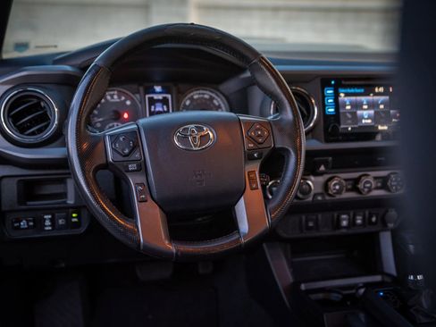 Used 2019 Toyota Tacoma TRD Sport image 16