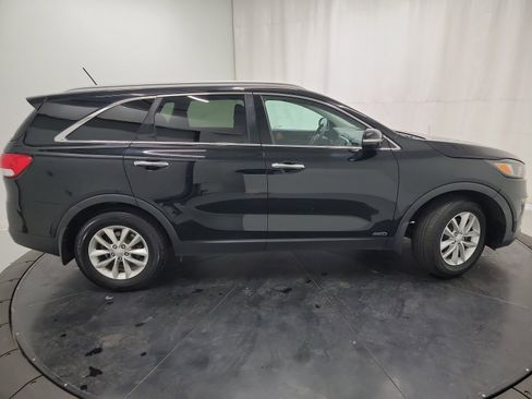 Used 2017 Kia Sorento LX image 11