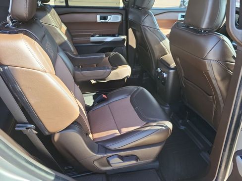 Used 2022 Ford Explorer King Ranch w/ Premium Technology Package image 28