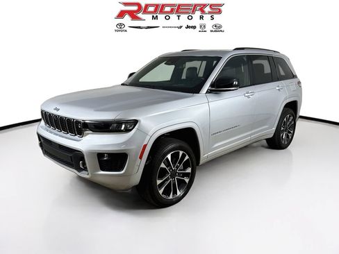 Used 2023 Jeep Grand Cherokee Overland w/ Adv Protech Group III AWD/4WD image 3