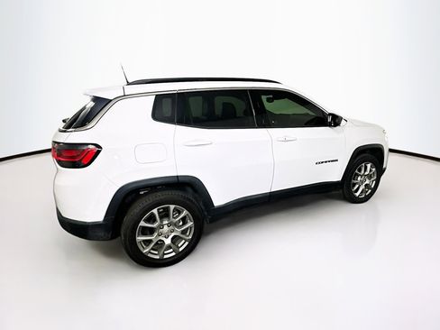 Used 2022 Jeep Compass Latitude w/ Sun and Sound Group AWD/4WD image 10