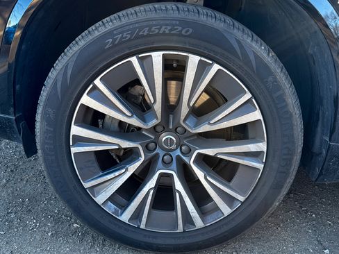 Used 2022 Volvo XC90 T6 Momentum image 3