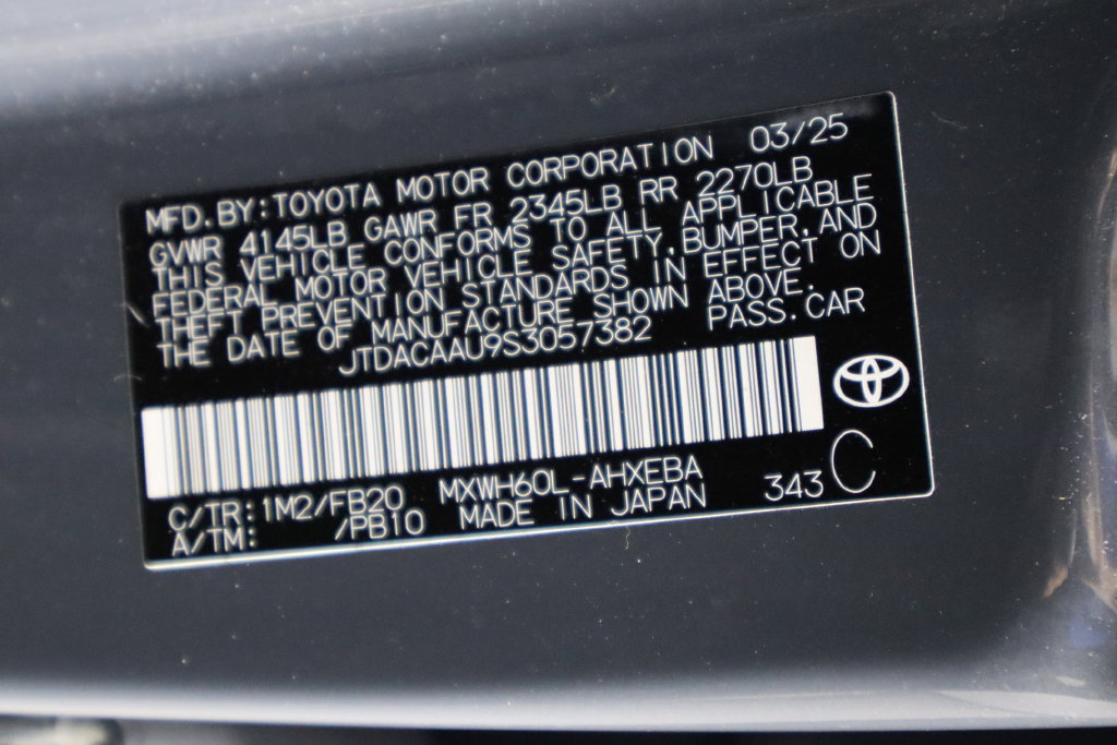 Used 2025 Toyota Prius LE FWD image 38