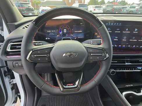 New 2027 Chevrolet Traverse RS w/ LPO, Floor Liner Package FWD image 24