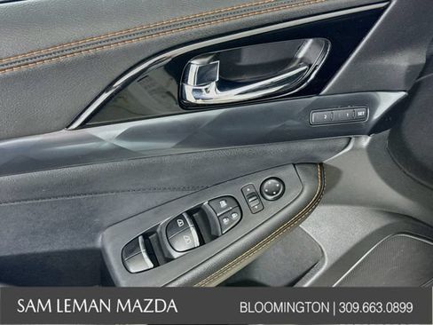 Used 2021 Nissan Maxima SR w/ Sport Mat Group FWD image 18