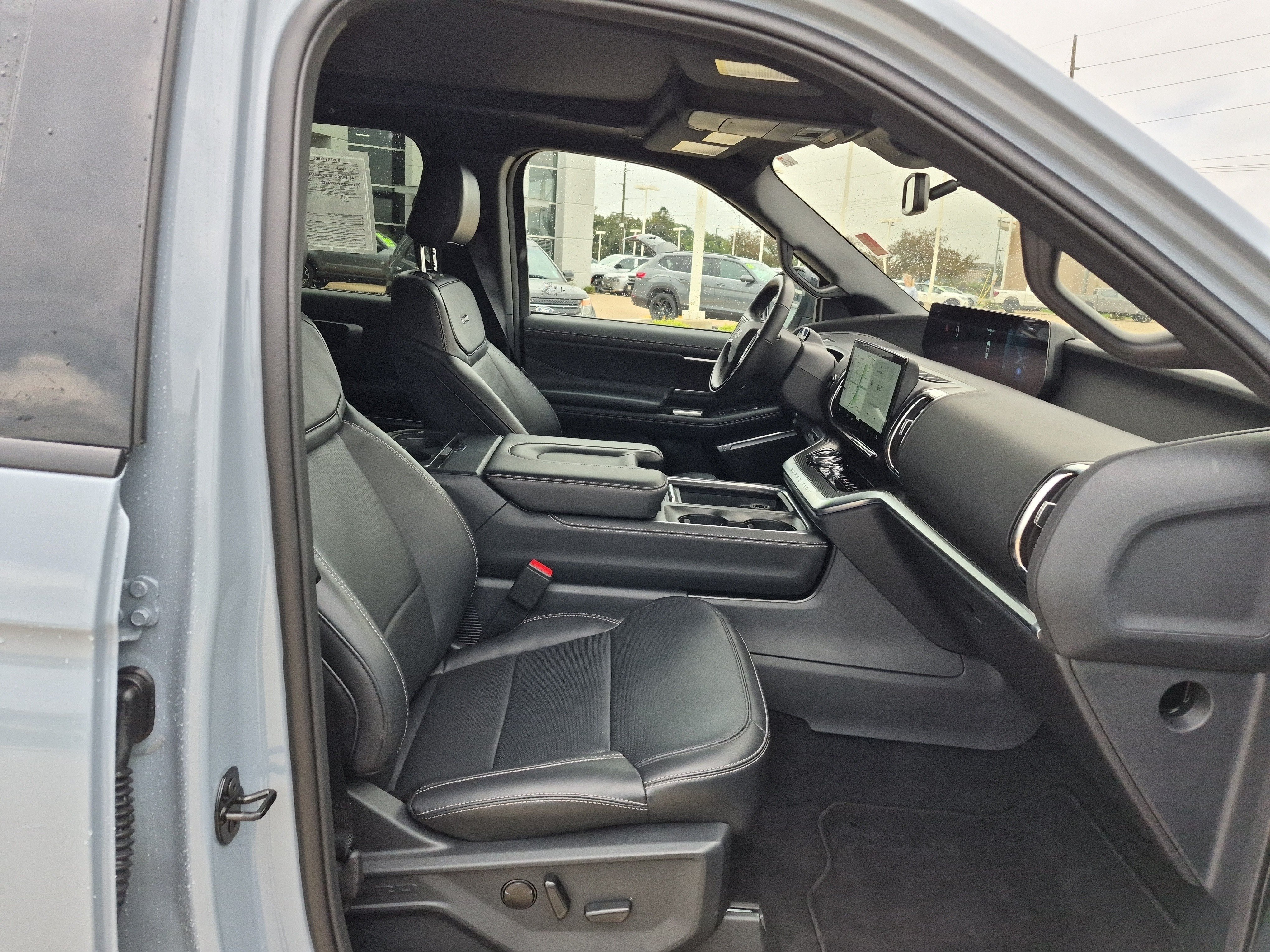 Used 2025 Ford Expedition Platinum w/ Stealth Performance Package AWD/4WD image 12