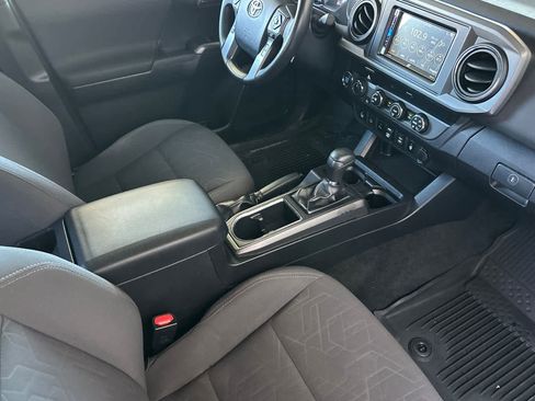 Used 2019 Toyota Tacoma TRD Sport w/ Technology Package AWD/4WD image 17