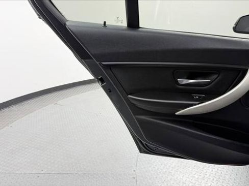 Used 2016 BMW 320i Sedan w/ Sport Package image 17