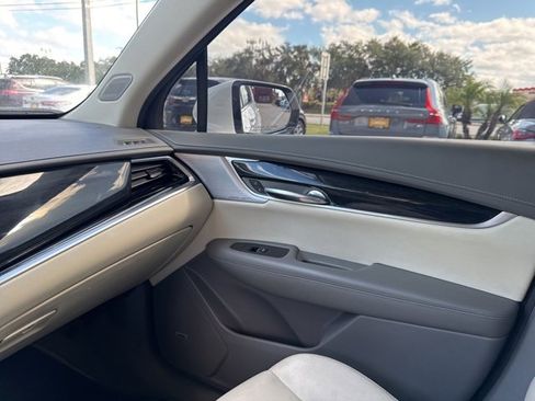 Used 2024 Cadillac XT6 Premium Luxury image 27