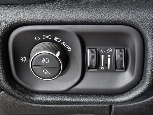 Used 2021 RAM 1500 Laramie AWD/4WD image 33