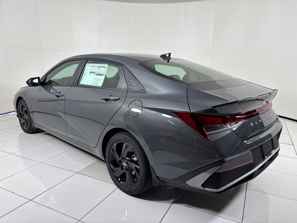 New 2026 Hyundai Elantra SEL Sport FWD image 3