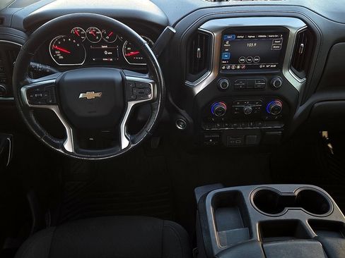 Used 2022 Chevrolet Silverado 1500 LT w/ Z71 Off-Road Package AWD/4WD image 10
