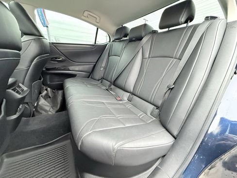 Used 2023 Lexus ES 300h w/ Luxury Package image 23