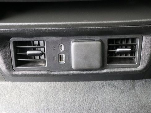 Used 2025 GMC Sierra 1500 SLT image 17