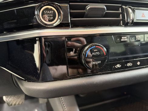 Certified 2024 Nissan Pathfinder SL image 33