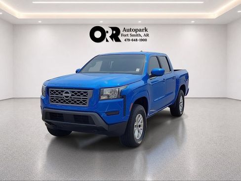 Used 2024 Nissan Frontier SV AWD/4WD image 2