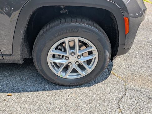 New 2025 Jeep Grand Cherokee Laredo X w/ Luxury Tech Group I image 7