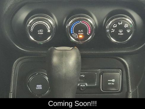 Used 2016 Jeep Renegade 75th Anniversary image 22