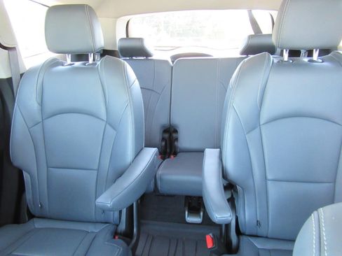 Used 2020 Buick Enclave Essence w/ Trailering Package, 5000 lbs. FWD image 33