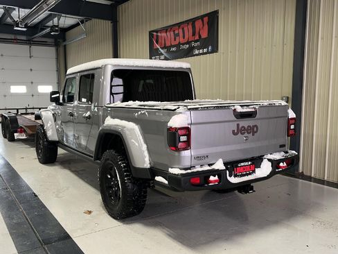 Used 2020 Jeep Gladiator Rubicon image 3