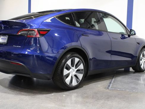Used 2023 Tesla Model Y Long Range AWD/4WD image 11