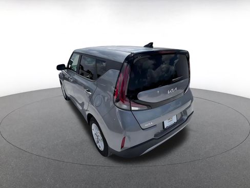 Used 2025 Kia Soul LX w/ LX Technology Package FWD image 11