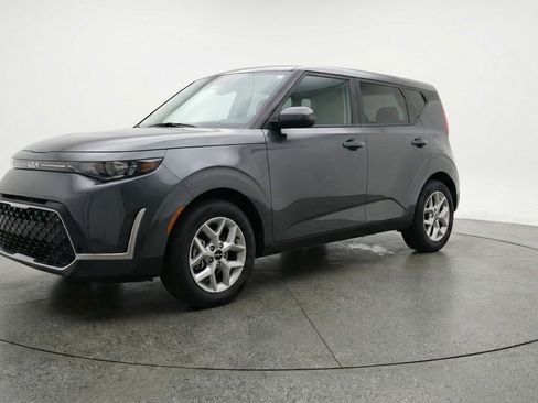 Used 2025 Kia Soul LX w/ LX Technology Package FWD image 3