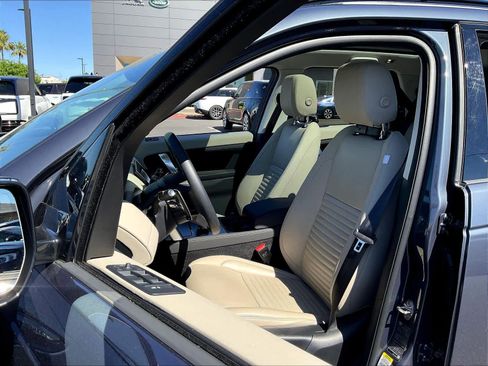 Used 2025 Land Rover Discovery Sport S image 26