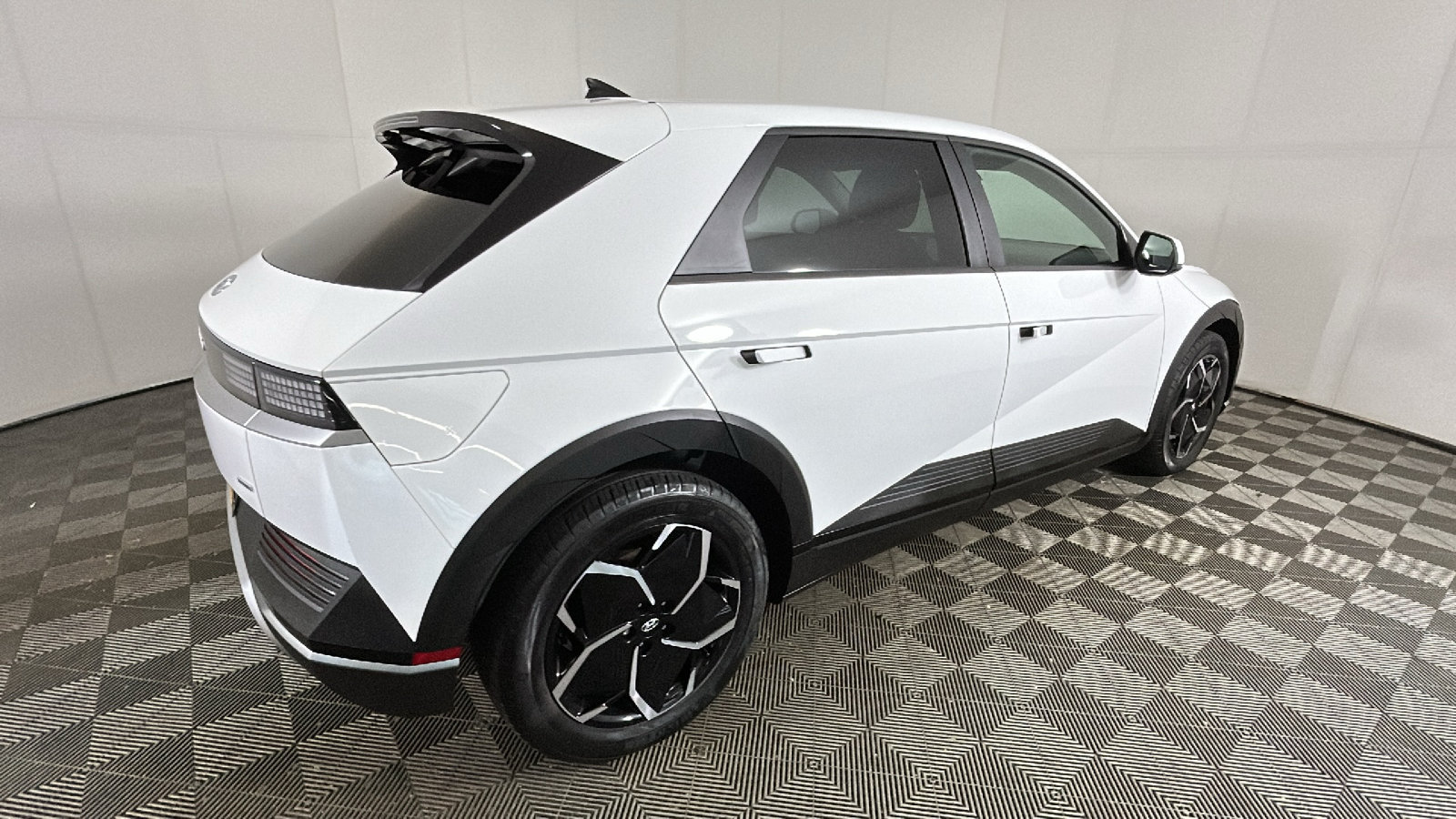 Used 2023 Hyundai Ioniq 5 SEL w/ Cargo Package AWD/4WD image 3